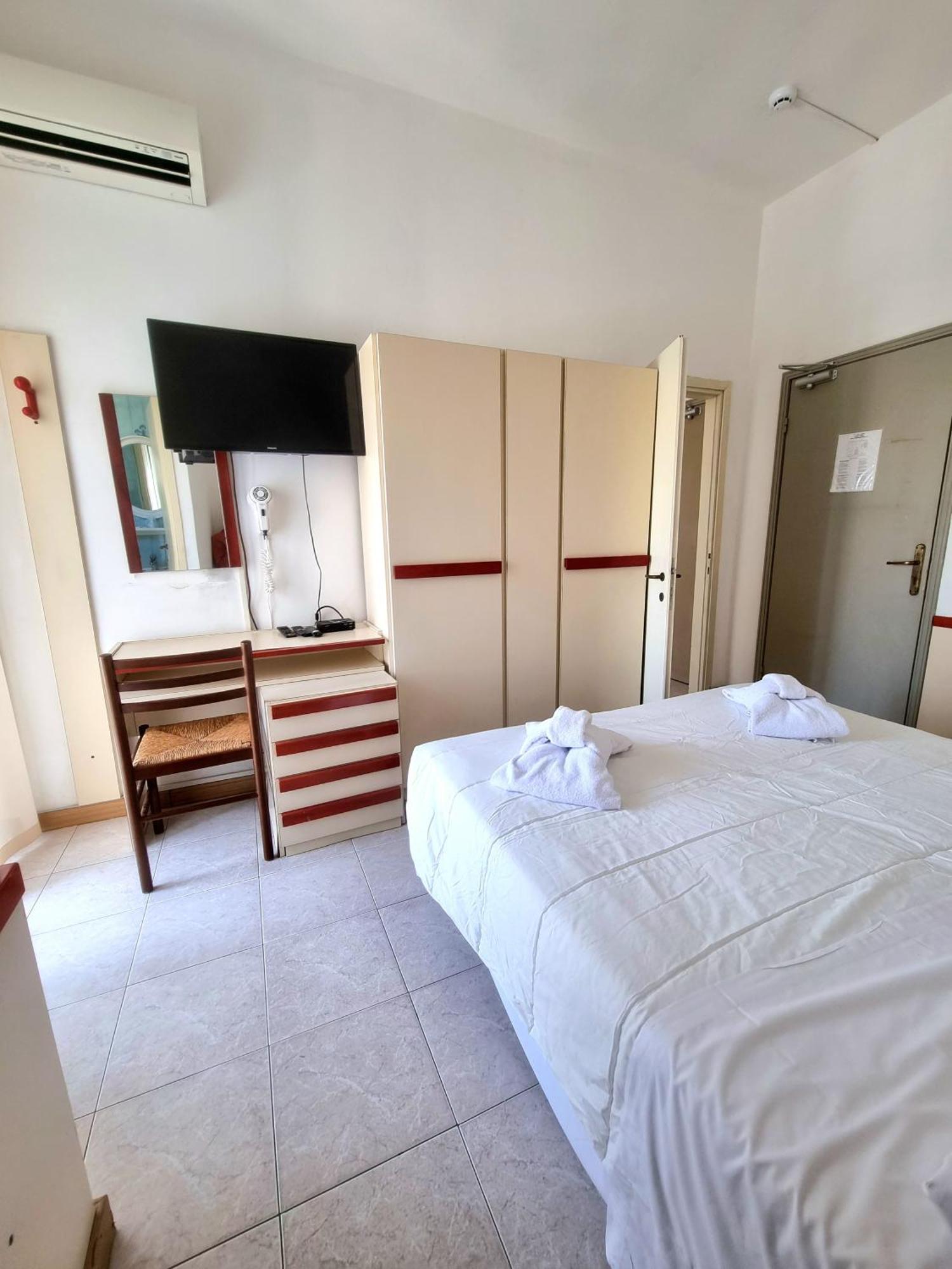 Hotel Due Gemelle Rimini Esterno foto